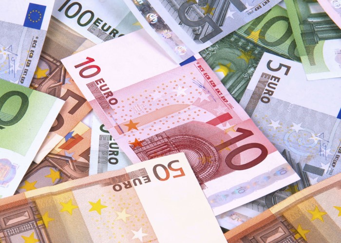 Pound reaches seven-year high against Euro